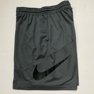 NIKE Men’s XXL Grey Basketball Shorts with Pockets